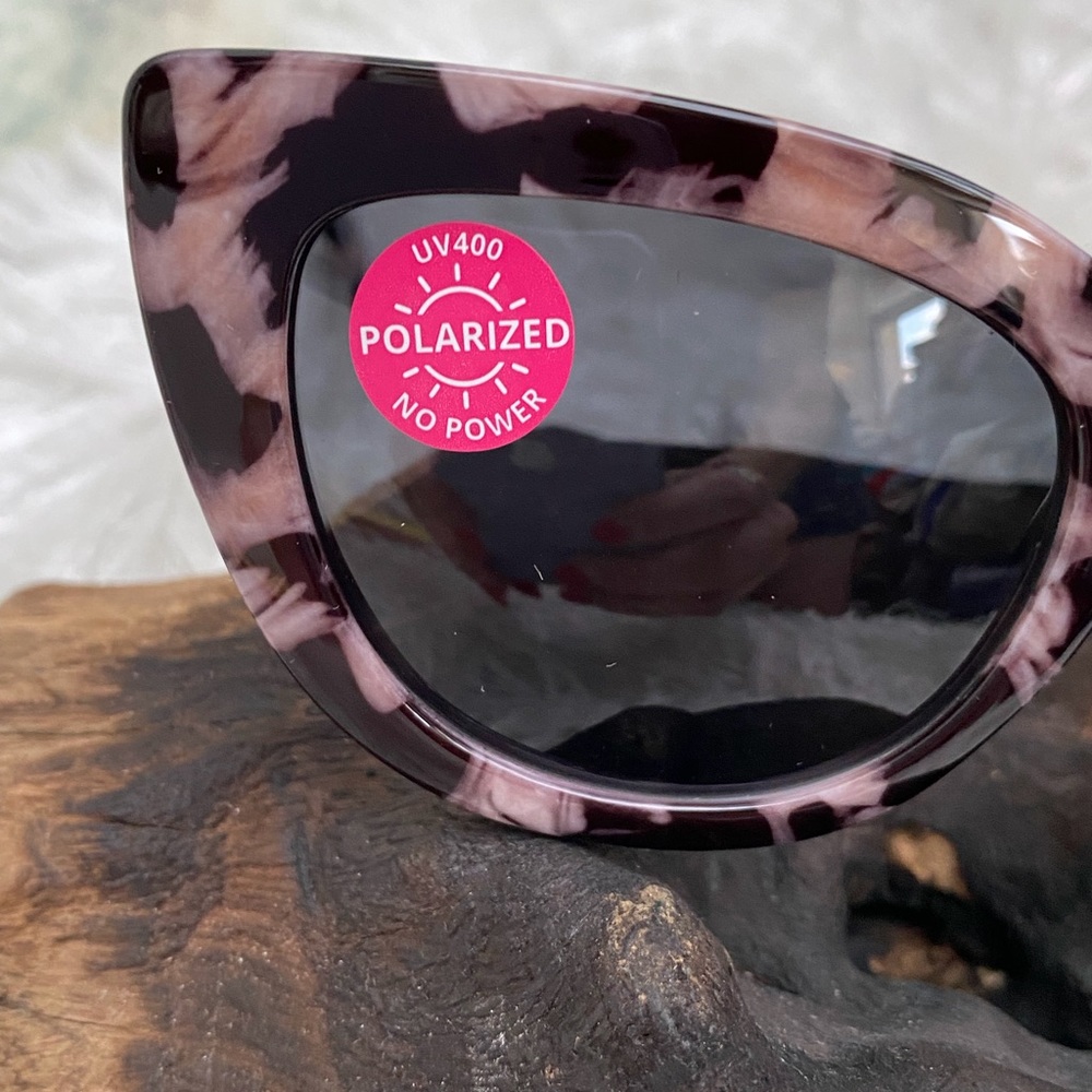 New Women’s Peepers Retro Cat-Eye Style Granite Print Polarized Sunglasses